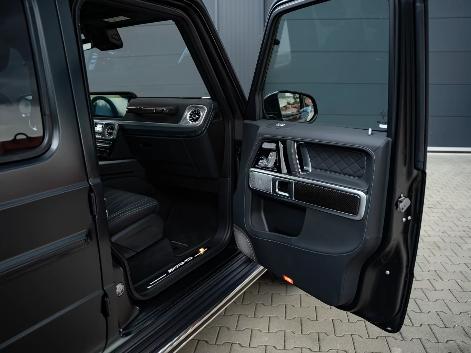 Mercedes-Benz G 63 AMG BRABUS-700* CARBON* TV* BURM* DISTR* 360CAM* MEMOR, снимка 11 - Автомобили и джипове - 55686904