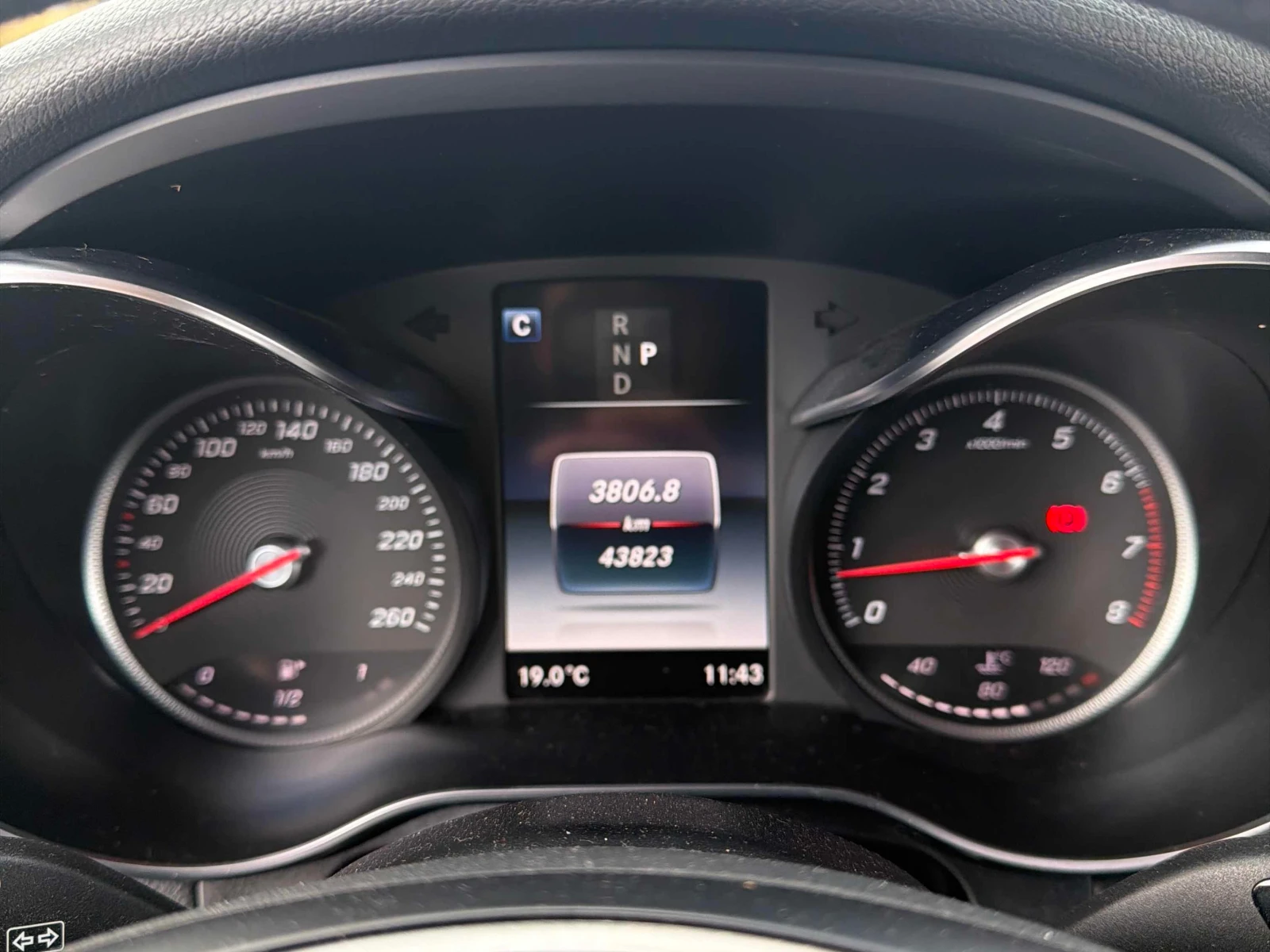 Mercedes-Benz GLC 300 * АВТОКРЕДИТ БЕЗ ПЪРВОНАЧАЛНА ВНОСКА* , снимка 8 - Автомобили и джипове - 55984328