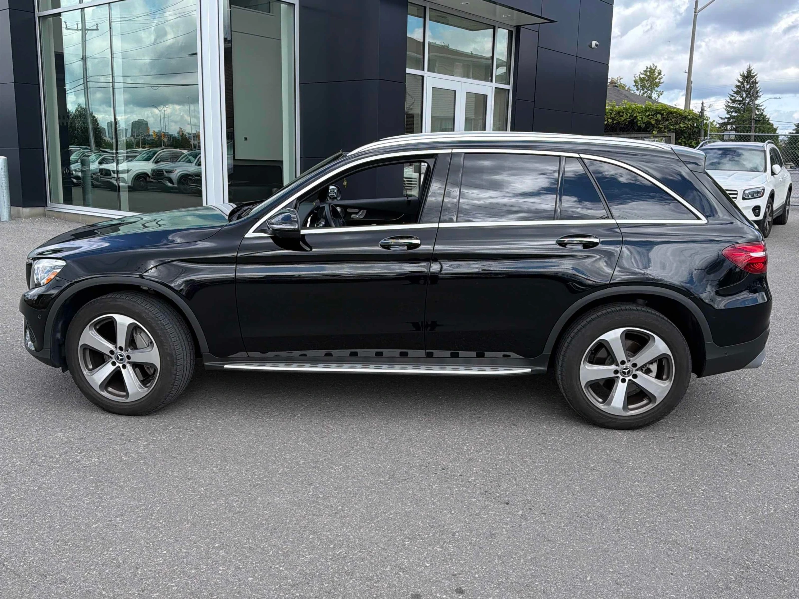 Mercedes-Benz GLC 300 * АВТОКРЕДИТ БЕЗ ПЪРВОНАЧАЛНА ВНОСКА* , снимка 2 - Автомобили и джипове - 55984328