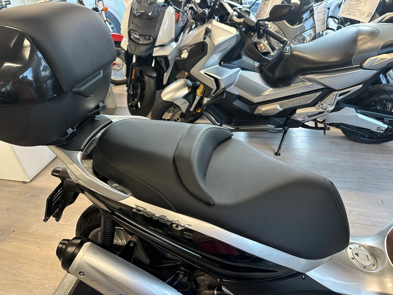 Piaggio Beverly 300i ABS/LED 03.2012г. - изображение 2