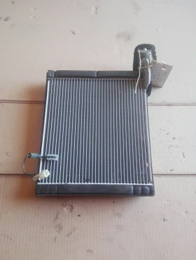 Радиатор климатик вътрешен Тойота Рав4 08г.