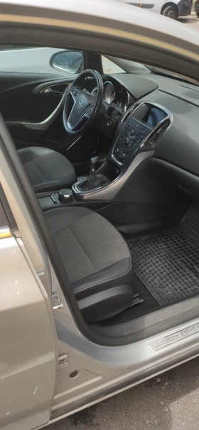 Opel Astra 1.7 cdti, снимка 6