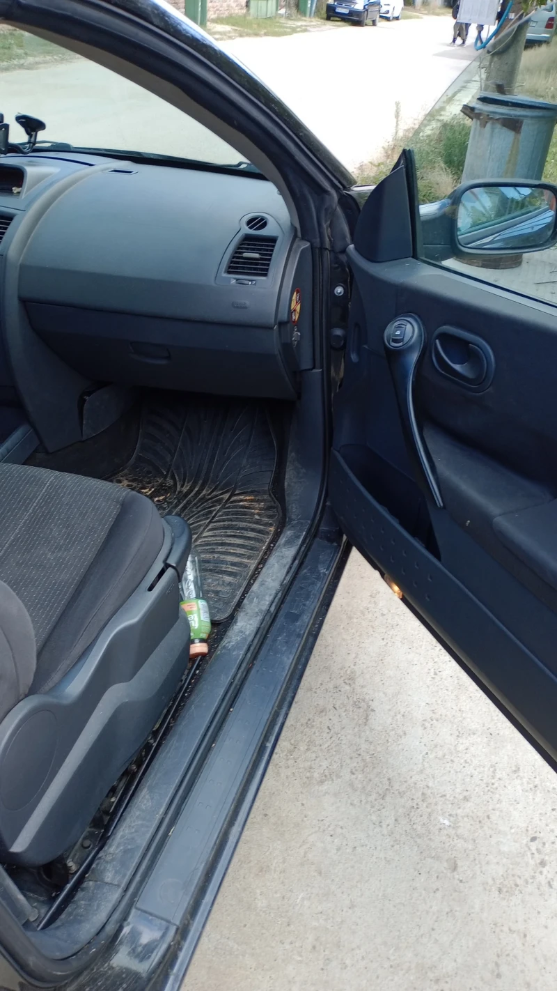 Renault Megane 1.9 dci кабрио, снимка 8 - Автомобили и джипове - 51621031