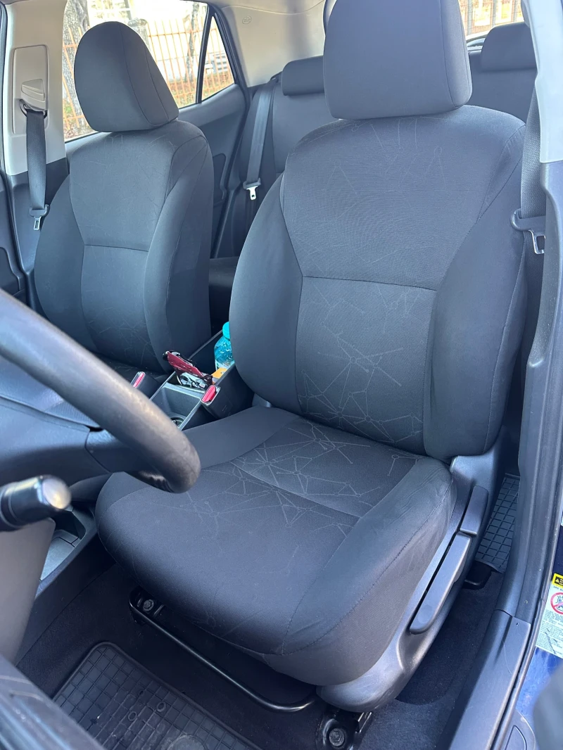 Toyota Auris 1.4 VVT-i, снимка 13 - Автомобили и джипове - 52773672