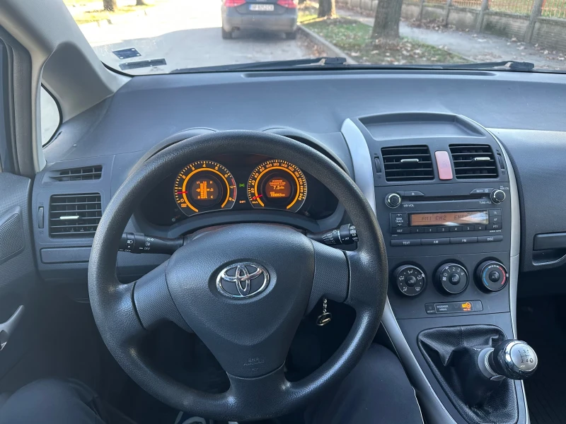 Toyota Auris 1.4 VVT-i, снимка 9 - Автомобили и джипове - 52773672