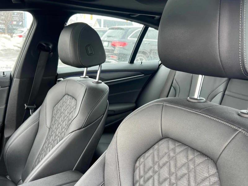 BMW 530 * 530i xDrive * ТОП* ДИГИТАЛНО ТАБЛО* ОБДУХВАНЕ* , снимка 11 - Автомобили и джипове - 53436274