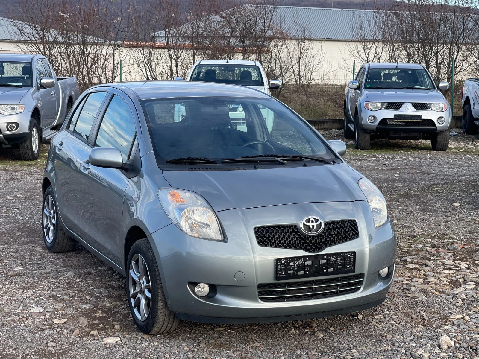 Toyota Yaris 1.0 VVT-i - изображение 7