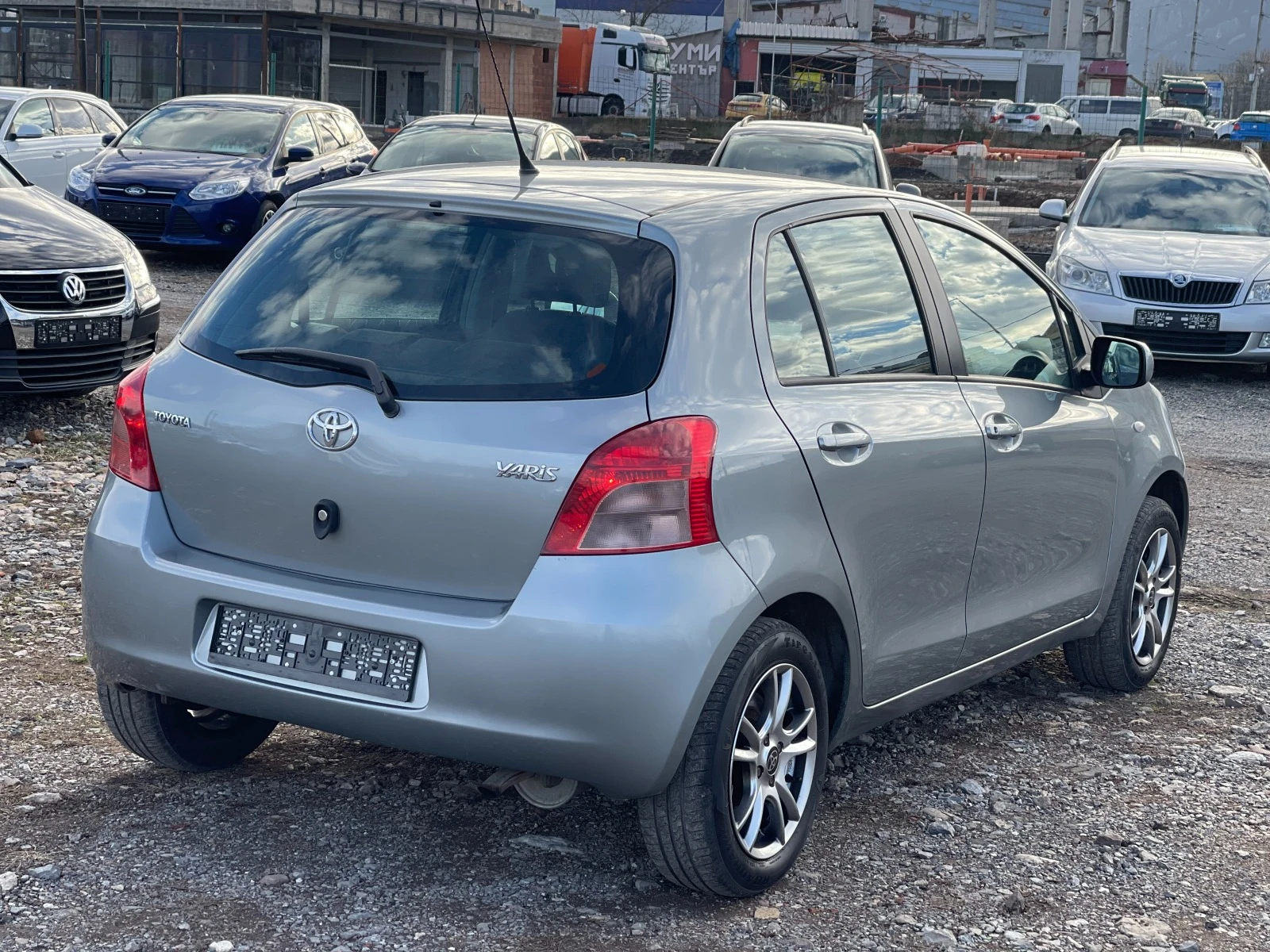 Toyota Yaris 1.0 VVT-i - изображение 4