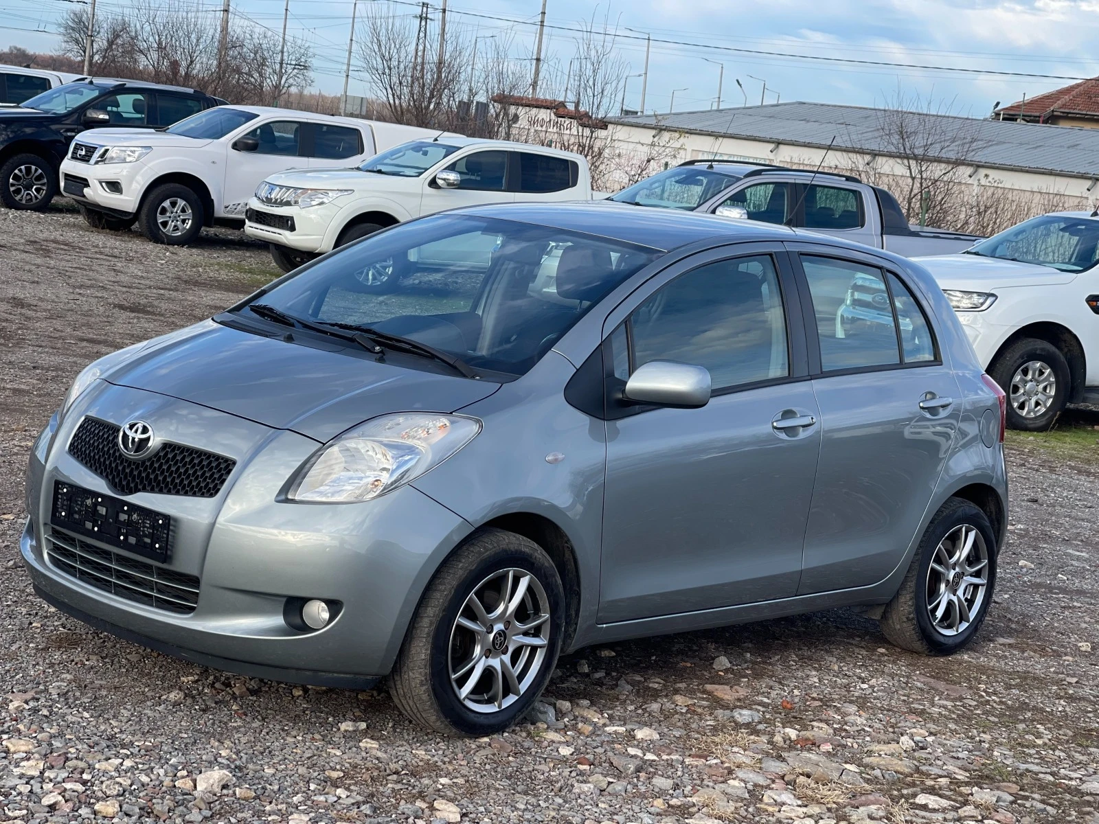 Toyota Yaris 1.0 VVT-i - изображение 2