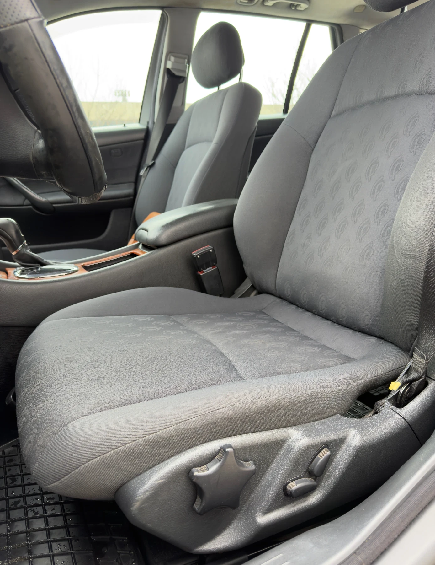 Mercedes-Benz C 200, снимка 9 - Автомобили и джипове - 54085974