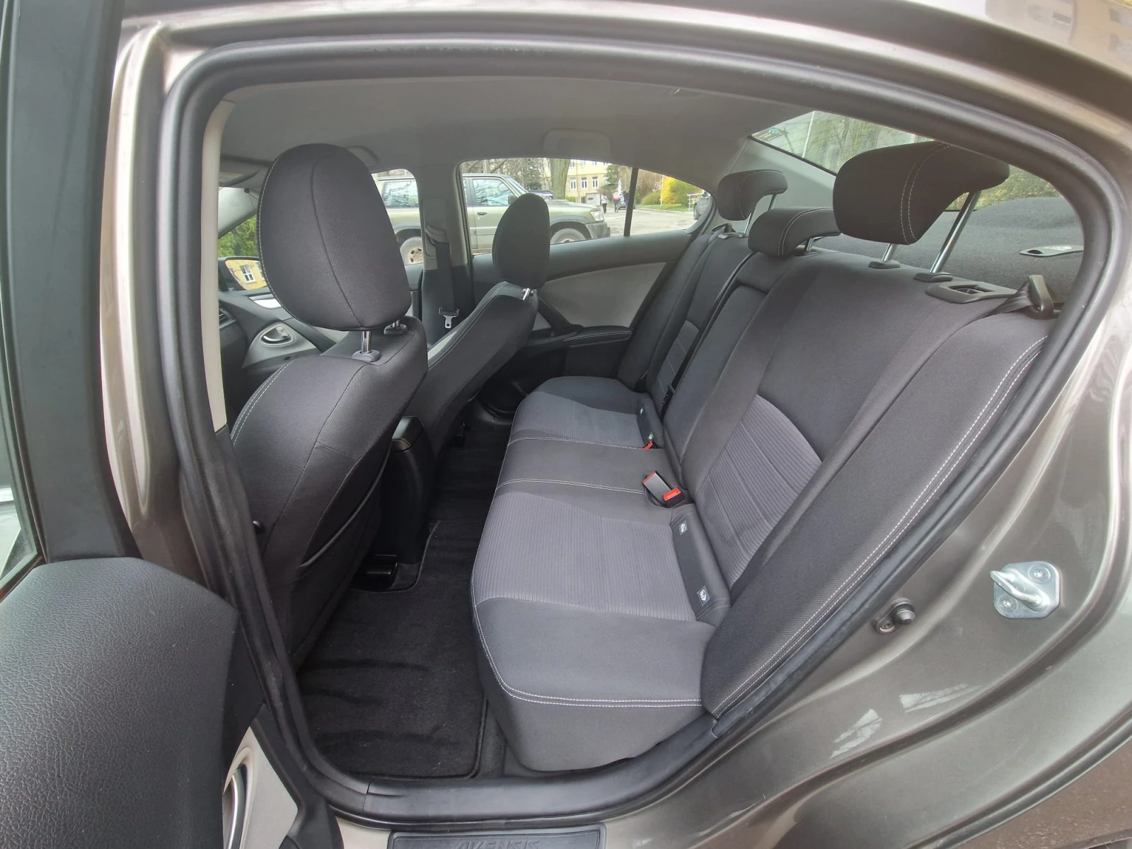 Toyota Avensis, снимка 5 - Автомобили и джипове - 54116127