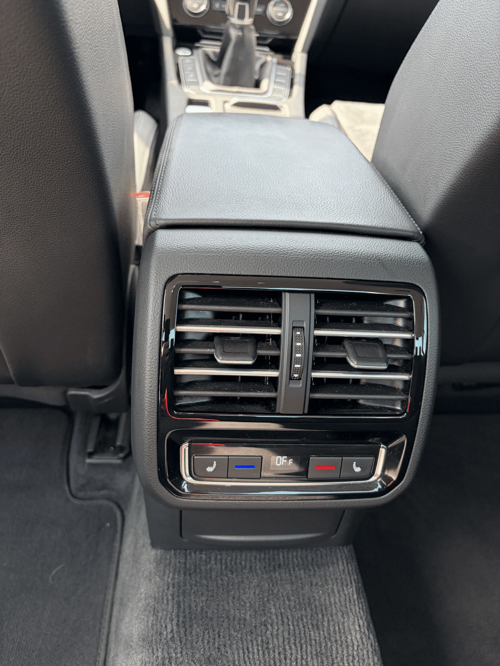 VW Passat 2.0 TDI* 190HP* VIRTUAL COCKPIT* DISTRONIC* 360, снимка 13 - Автомобили и джипове - 54145753