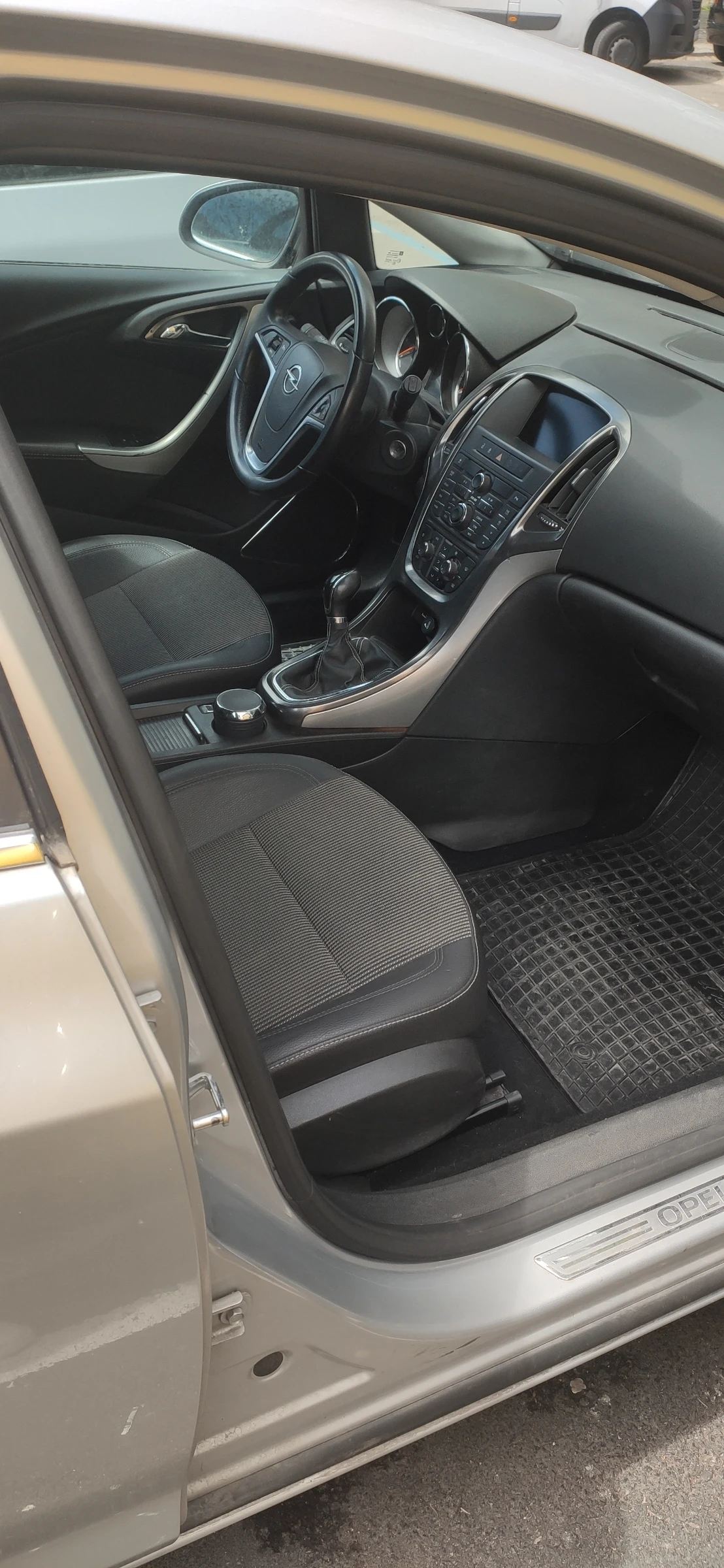Opel Astra 1.7 cdti, снимка 6 - Автомобили и джипове - 54484964