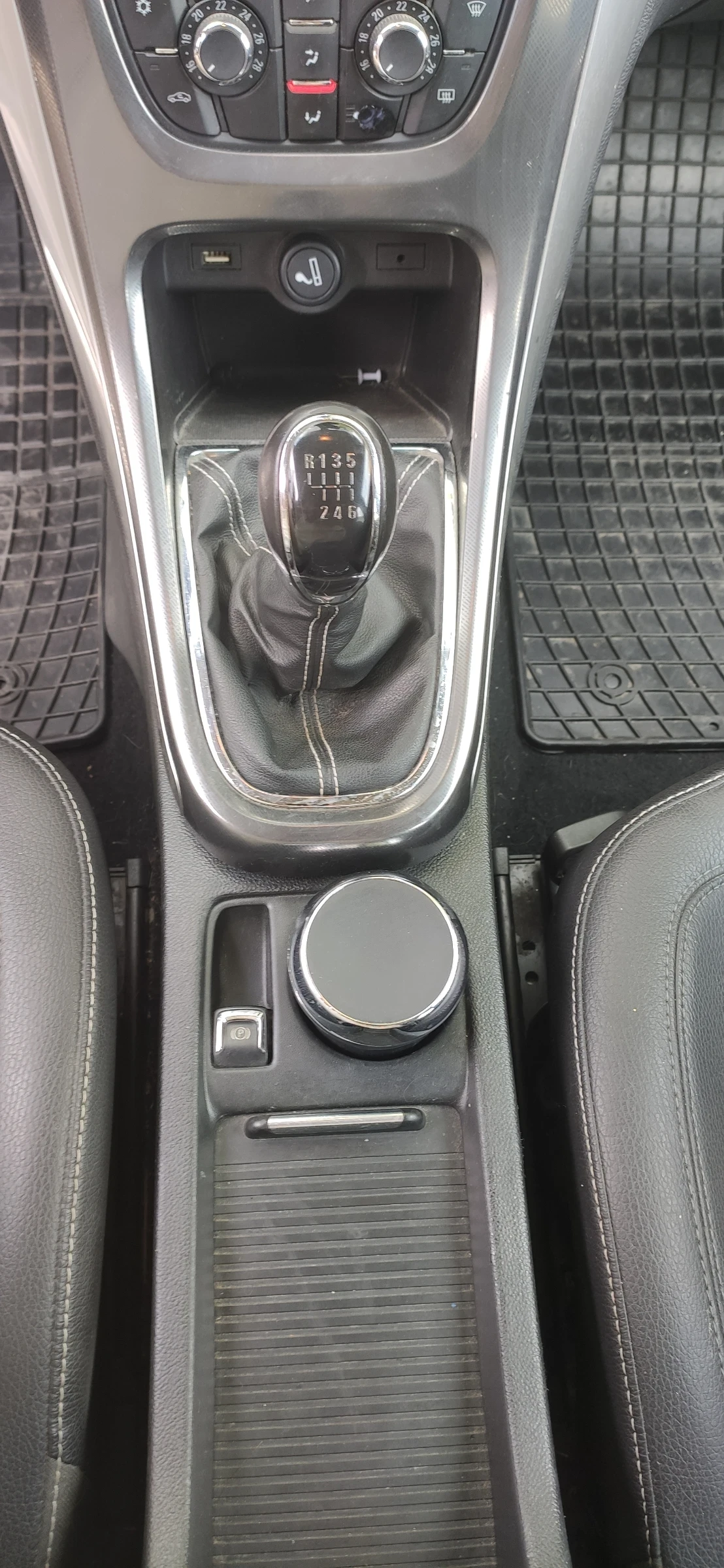 Opel Astra 1.7 cdti, снимка 13 - Автомобили и джипове - 54484964