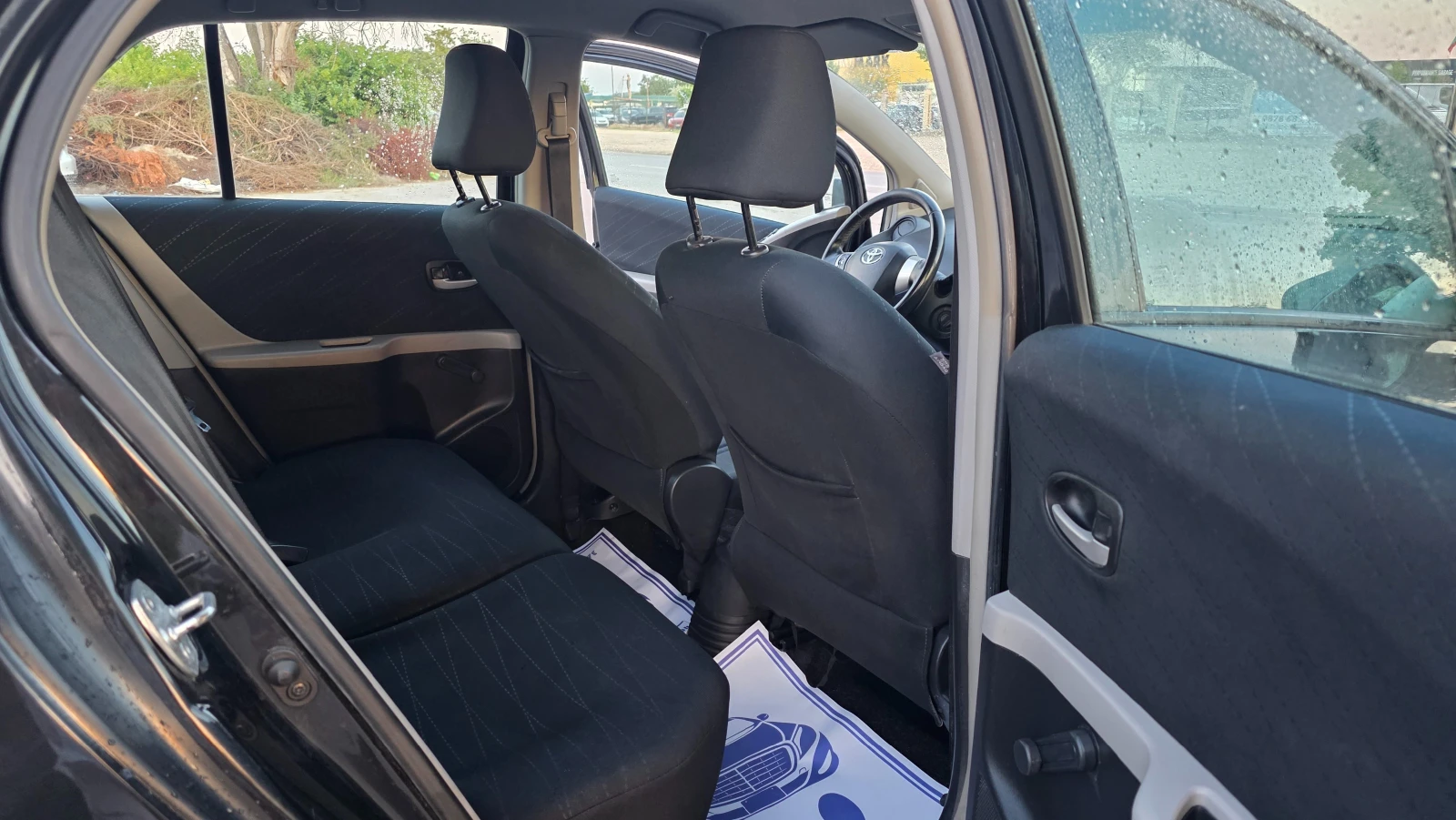Toyota Yaris БЕЗУПРЕЧНА , снимка 10 - Автомобили и джипове - 54723218