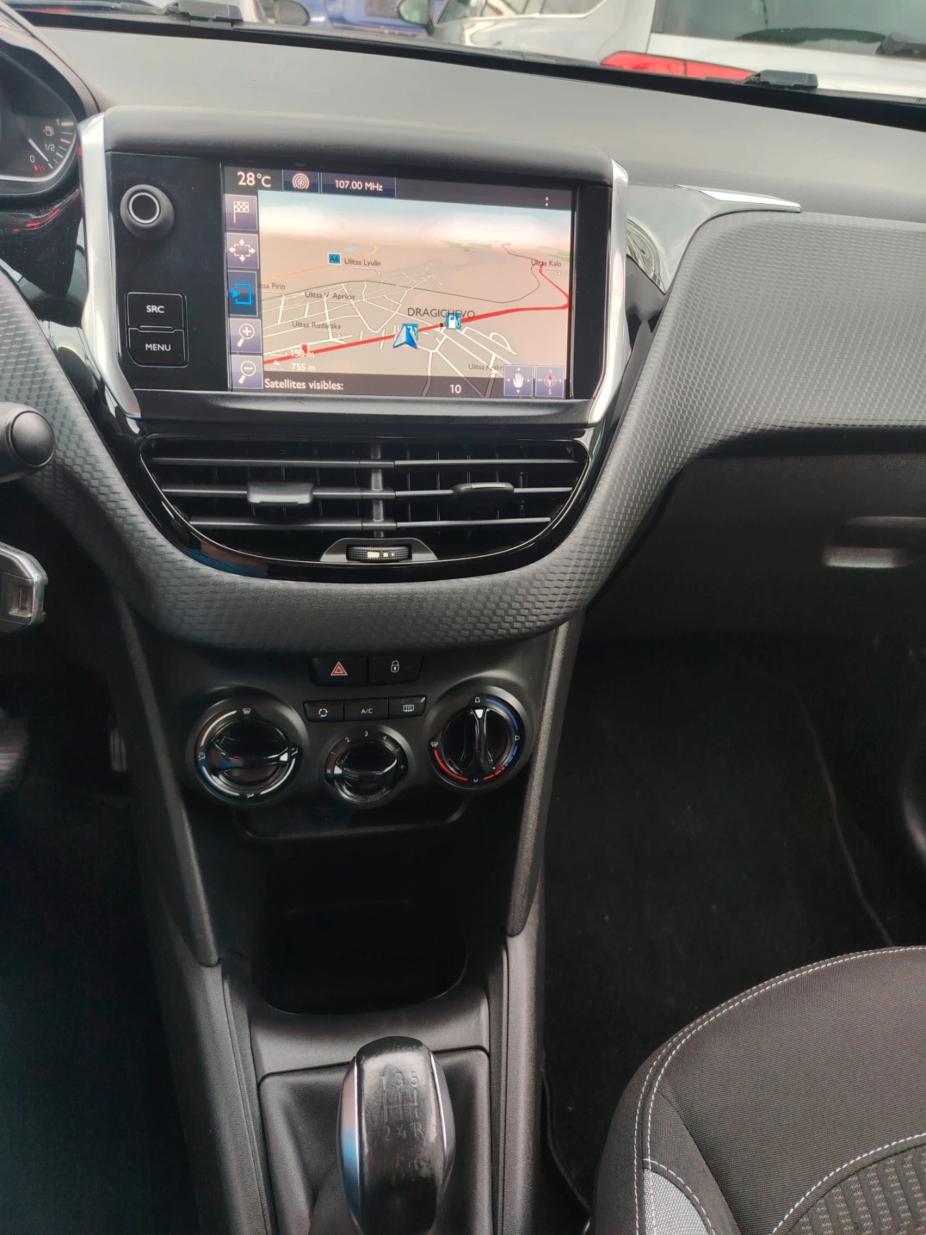 Peugeot 208 1.2 Style, снимка 8 - Автомобили и джипове - 54805299