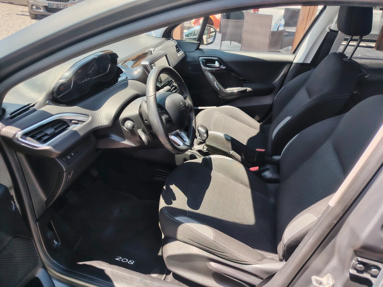 Peugeot 208 1.2 Style, снимка 6 - Автомобили и джипове - 54805299