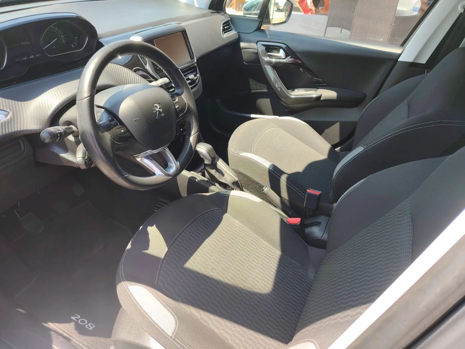 Peugeot 208 1.2 Style, снимка 12 - Автомобили и джипове - 54805299
