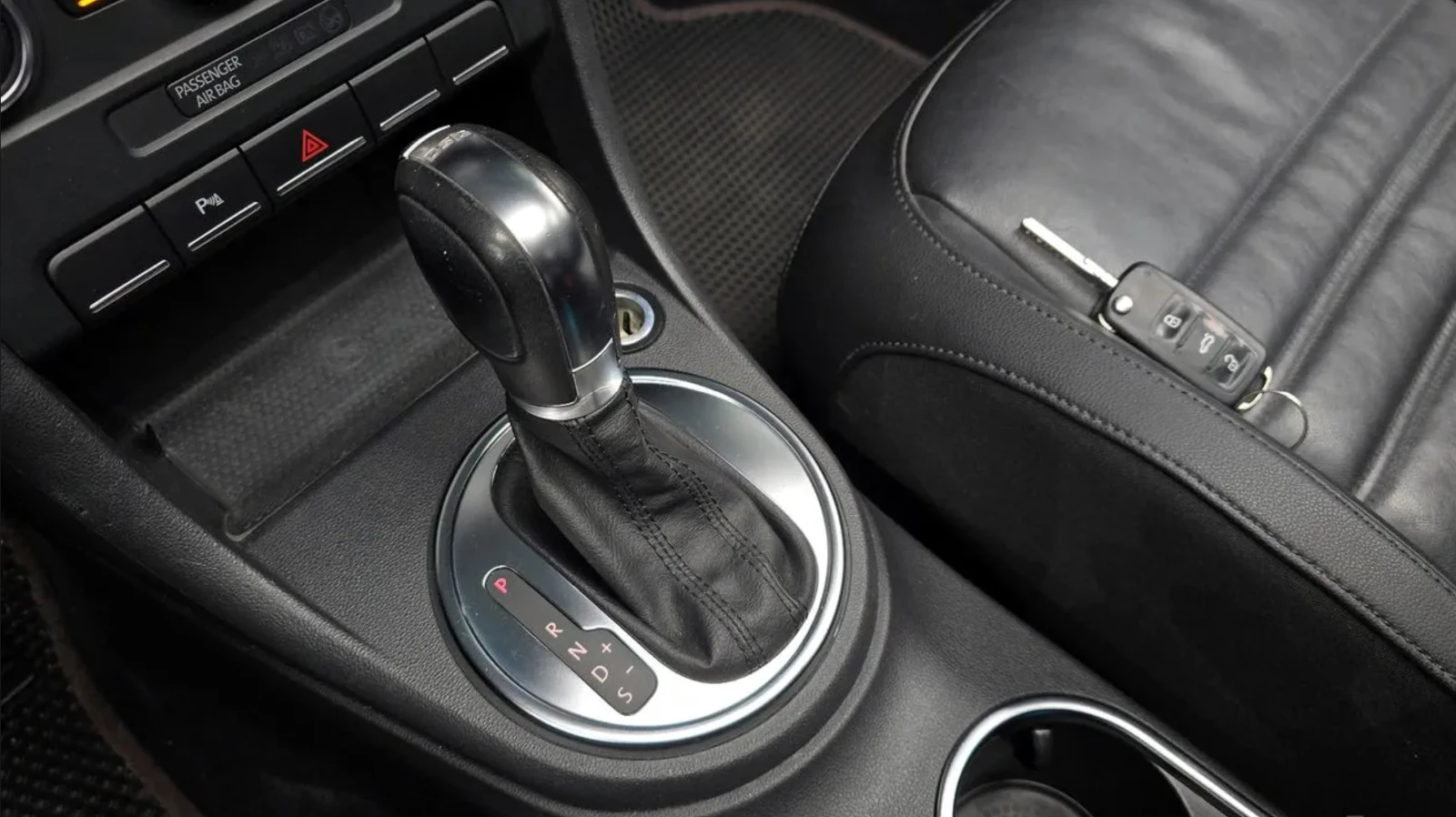 VW Beetle 2.0 TDI / PREMIUM 3ТА ГЕНЕРАЦИЯ, снимка 9 - Автомобили и джипове - 55059988
