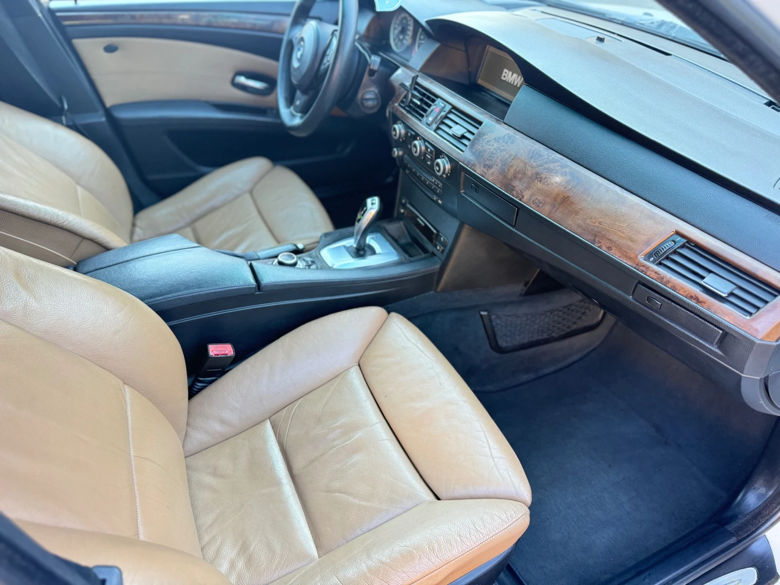 BMW 535 3.5d Facelift/Head up/Distrinik/M pack, снимка 14 - Автомобили и джипове - 55533613