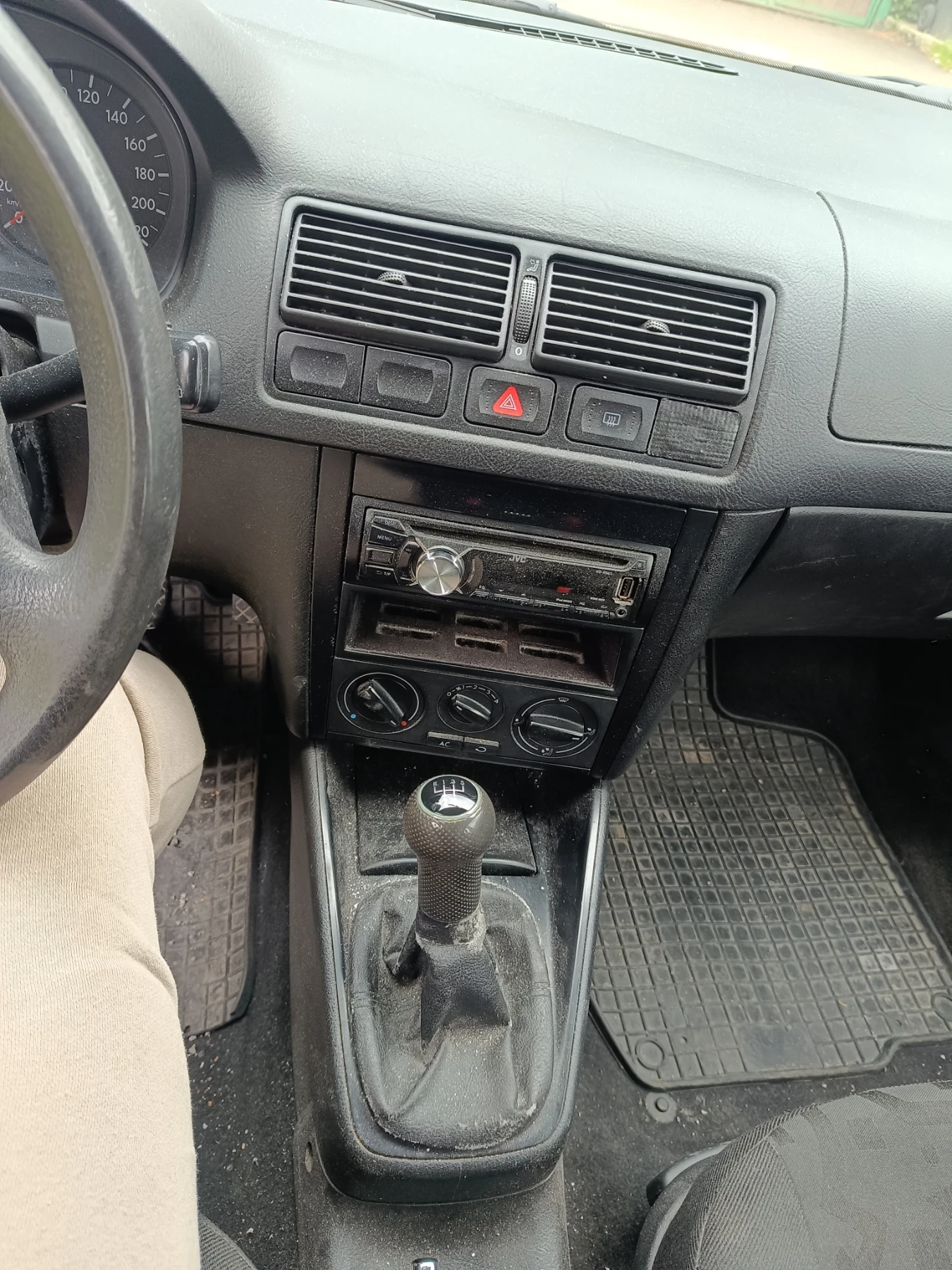 VW Golf 1.9 TDI 90k.c., снимка 10 - Автомобили и джипове - 55590046