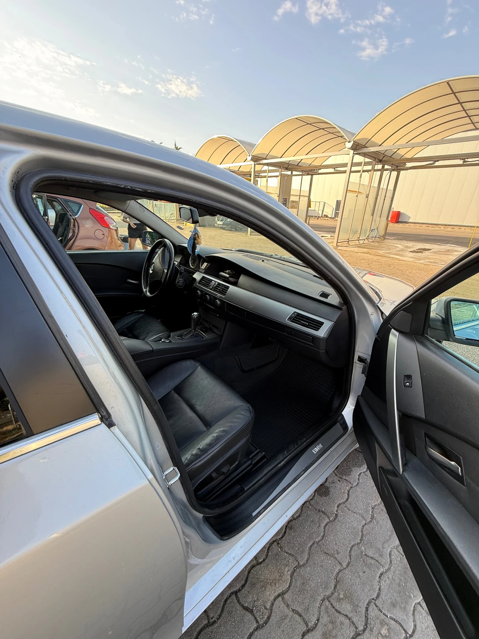 BMW 530 Xi, снимка 14 - Автомобили и джипове - 55890303