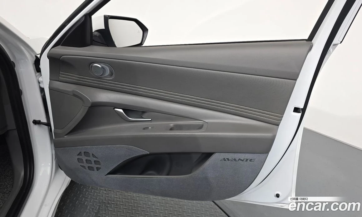 Hyundai Elantra 1.6 Inspiration, снимка 14 - Автомобили и джипове - 56155968