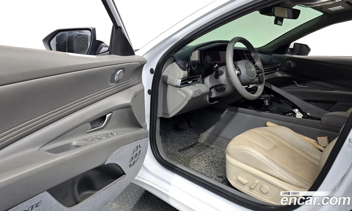 Hyundai Elantra 1.6 Inspiration, снимка 13 - Автомобили и джипове - 56155968
