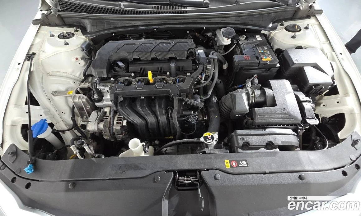 Hyundai Elantra 1.6 Inspiration, снимка 6 - Автомобили и джипове - 56155968