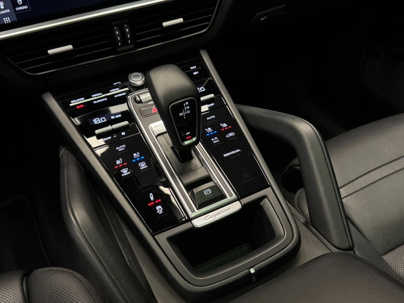 Porsche Cayenne E-Hybrid* Burmester* Sport Chrono* Pano, снимка 12 - Автомобили и джипове - 50531724