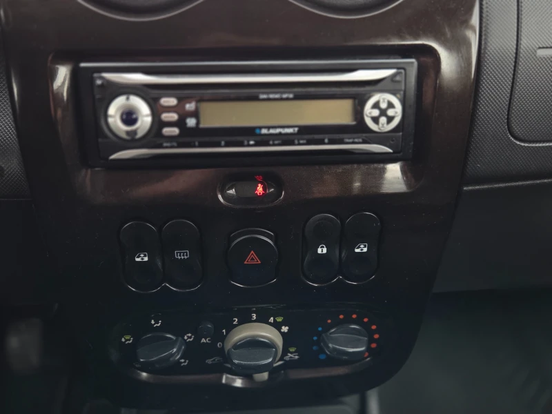Dacia Duster 4x4* 1.6 16V* ОТЛИЧНА* , снимка 15 - Автомобили и джипове - 53030739