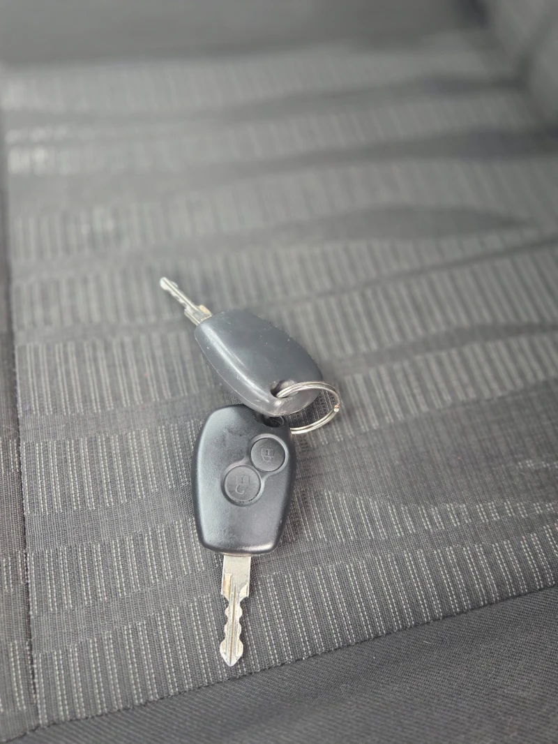 Dacia Duster 4x4* 1.6 16V* ОТЛИЧНА* , снимка 11 - Автомобили и джипове - 53030739