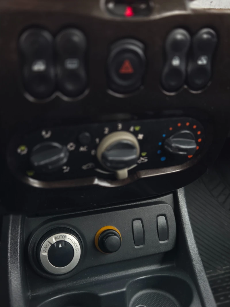 Dacia Duster 4x4* 1.6 16V* ОТЛИЧНА* , снимка 14 - Автомобили и джипове - 53030739