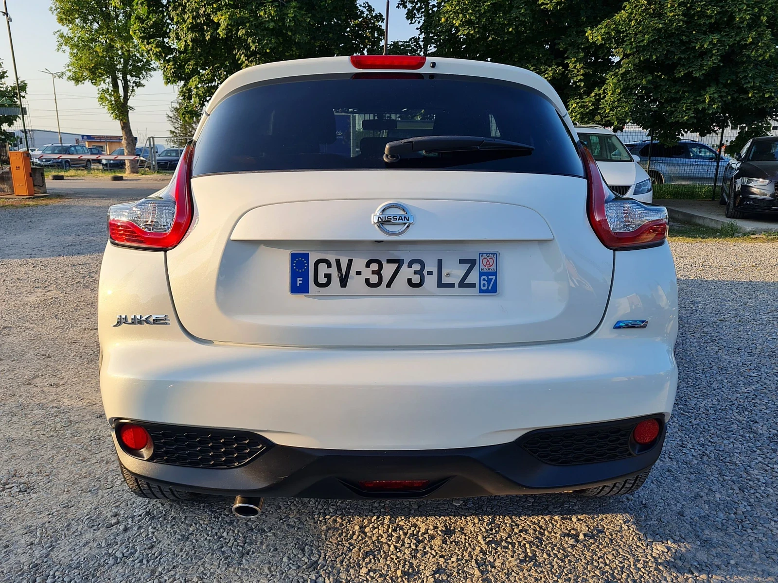 Nissan Juke 1.5dci-110kc/6ck/БЯЛА ПЕРЛА/НАВИ/СЕРВ.ИСТОРИЯ, снимка 6 - Автомобили и джипове - 50591261