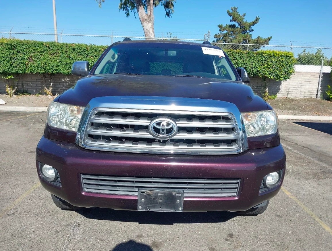 Toyota Sequoia  LIMITED 5.7L V8 - изображение 2