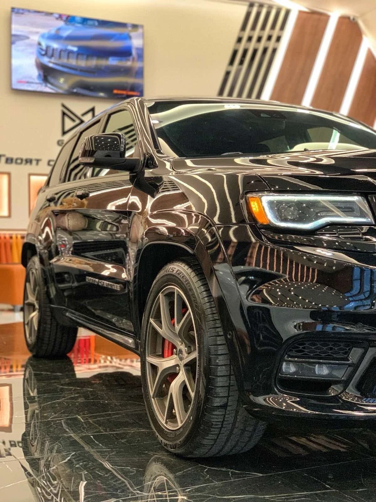 Jeep Grand cherokee V8 HEMI SRT - изображение 5