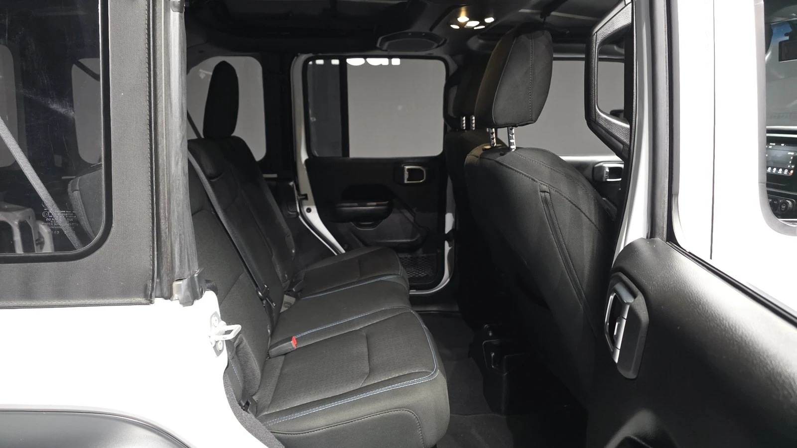 Jeep Wrangler 2.0* KEYLESS* BLIND SPOT* КРАЙНА ЦЕНА, снимка 12 - Автомобили и джипове - 55336540