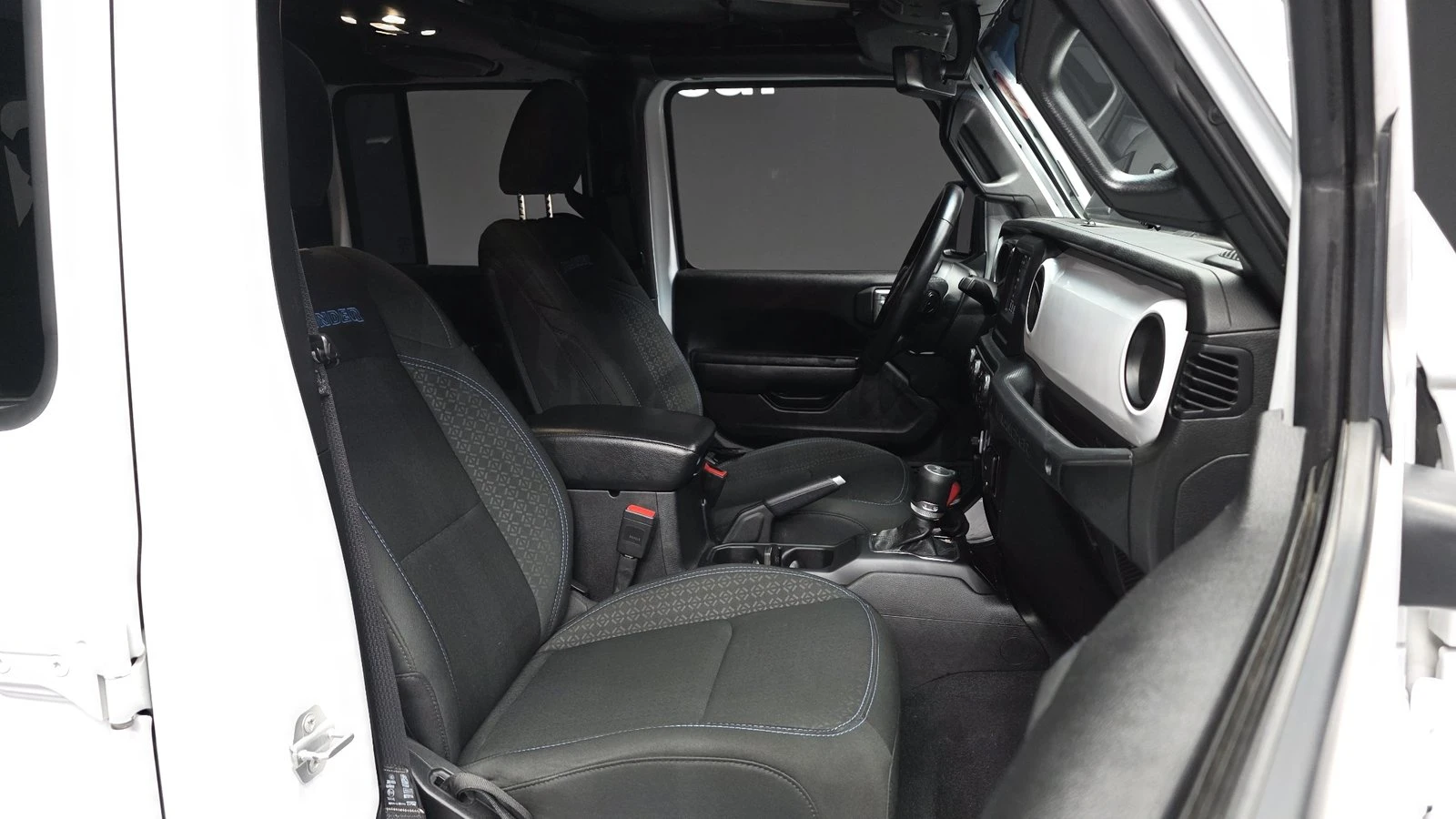Jeep Wrangler 2.0* KEYLESS* BLIND SPOT* КРАЙНА ЦЕНА, снимка 11 - Автомобили и джипове - 55336540