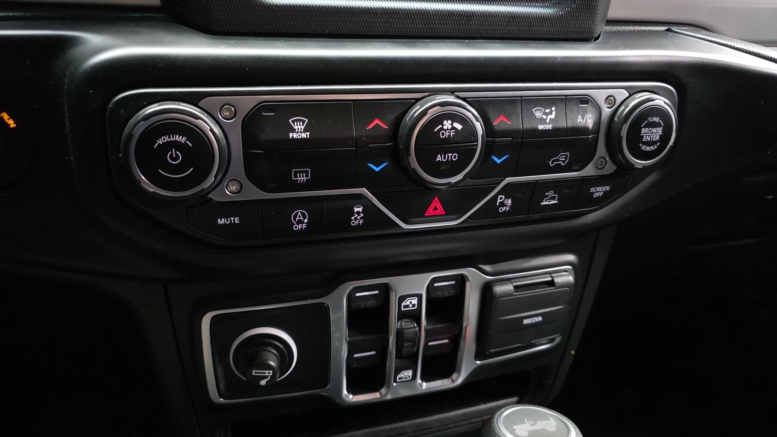 Jeep Wrangler 2.0* KEYLESS* BLIND SPOT* КРАЙНА ЦЕНА, снимка 17 - Автомобили и джипове - 55336540