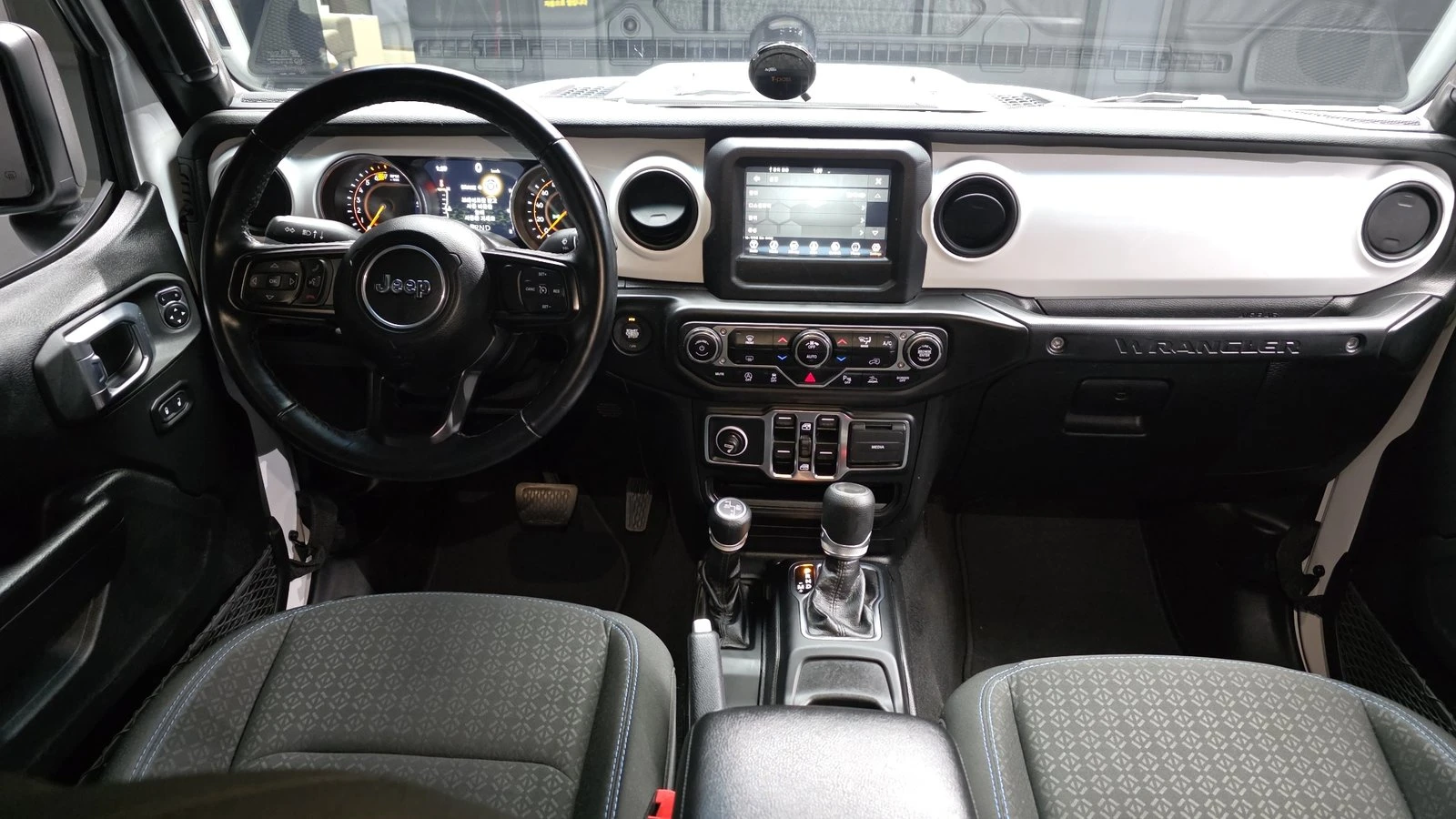 Jeep Wrangler 2.0* KEYLESS* BLIND SPOT* КРАЙНА ЦЕНА, снимка 7 - Автомобили и джипове - 55336540
