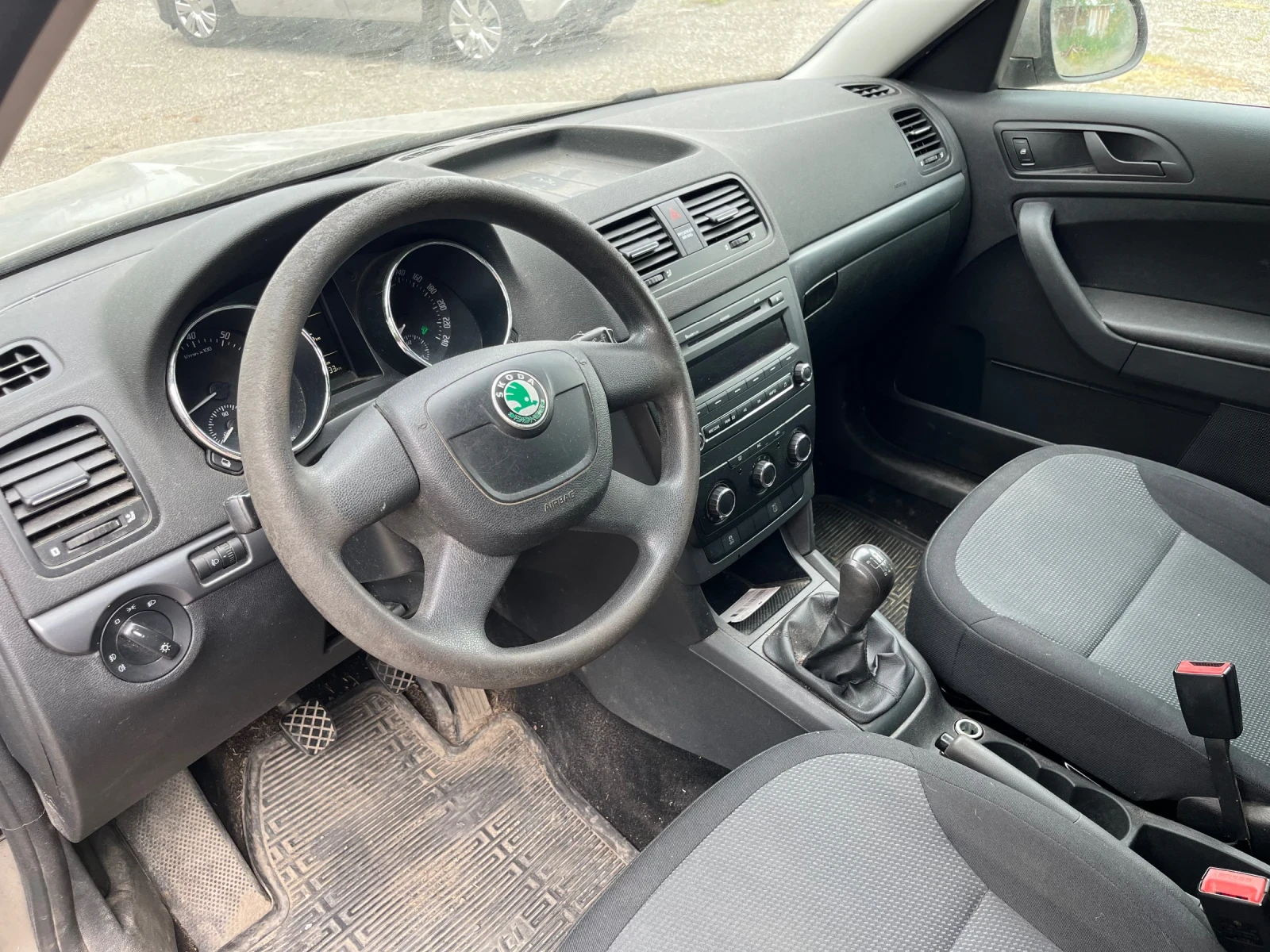 Skoda Yeti, снимка 8 - Автомобили и джипове - 55386393