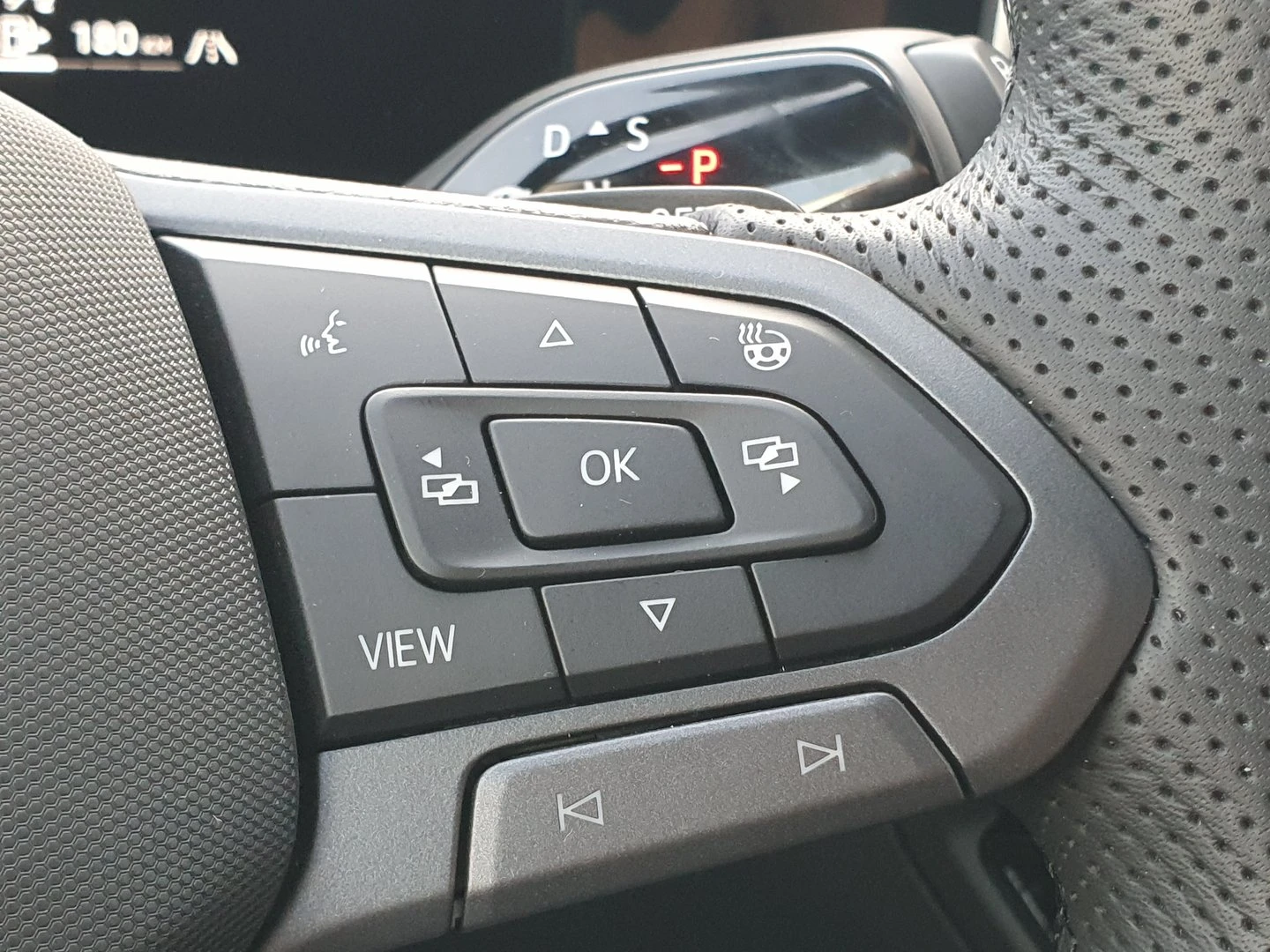 VW Tiguan, снимка 12 - Автомобили и джипове - 56421785