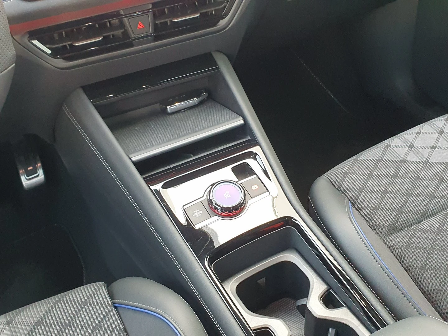 VW Tiguan, снимка 16 - Автомобили и джипове - 56421785