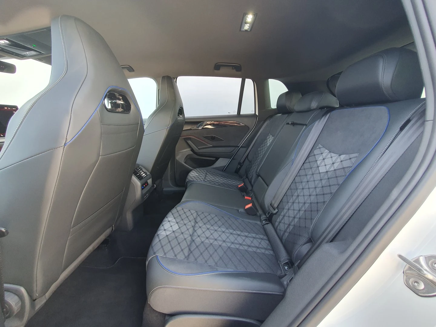 VW Tiguan, снимка 5 - Автомобили и джипове - 56421785