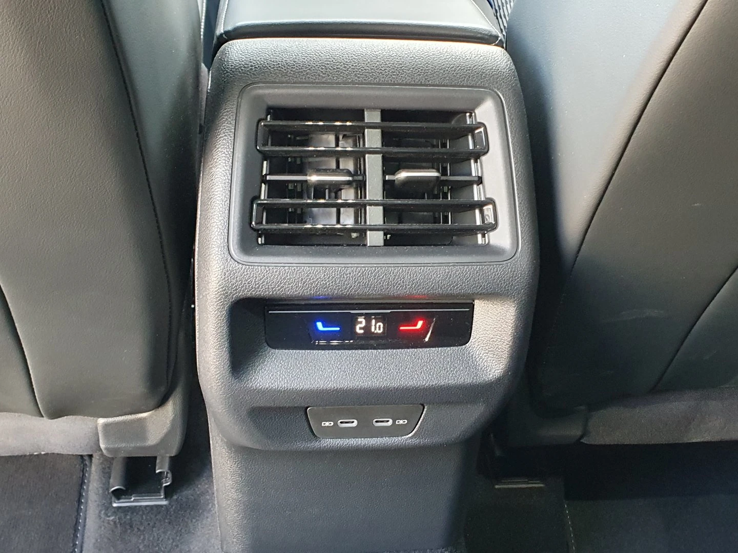 VW Tiguan, снимка 15 - Автомобили и джипове - 56421785