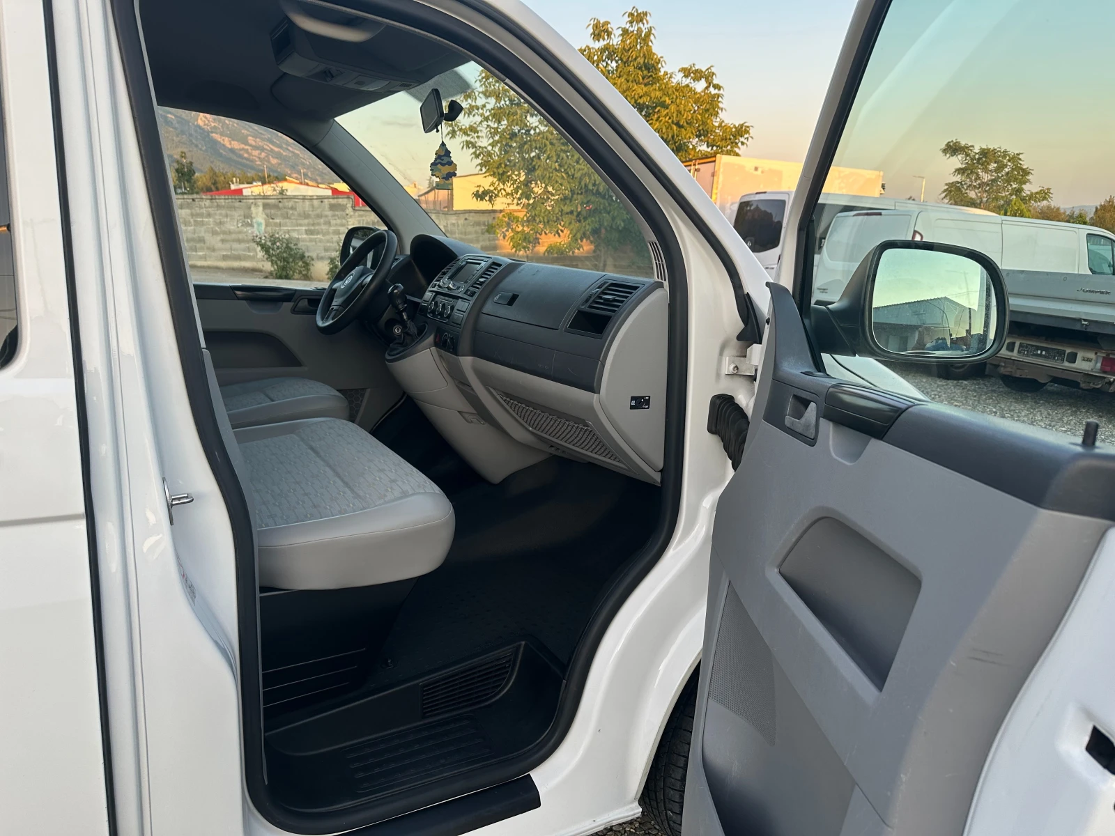 VW T5 9места/клима/2.0tdi - изображение 7