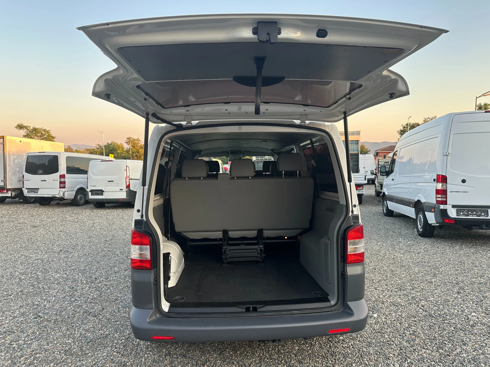 VW T5 9места/клима/2.0tdi - изображение 10