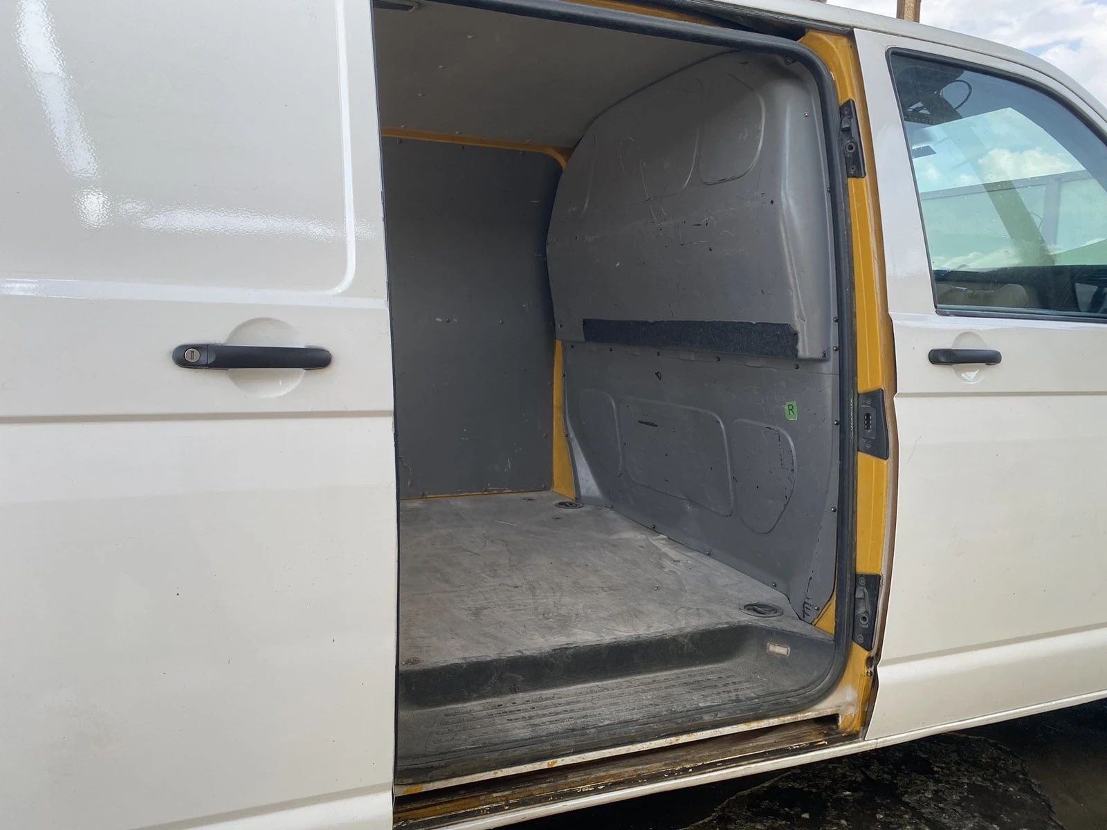 VW T5 2.0TDI Теглич! - изображение 6