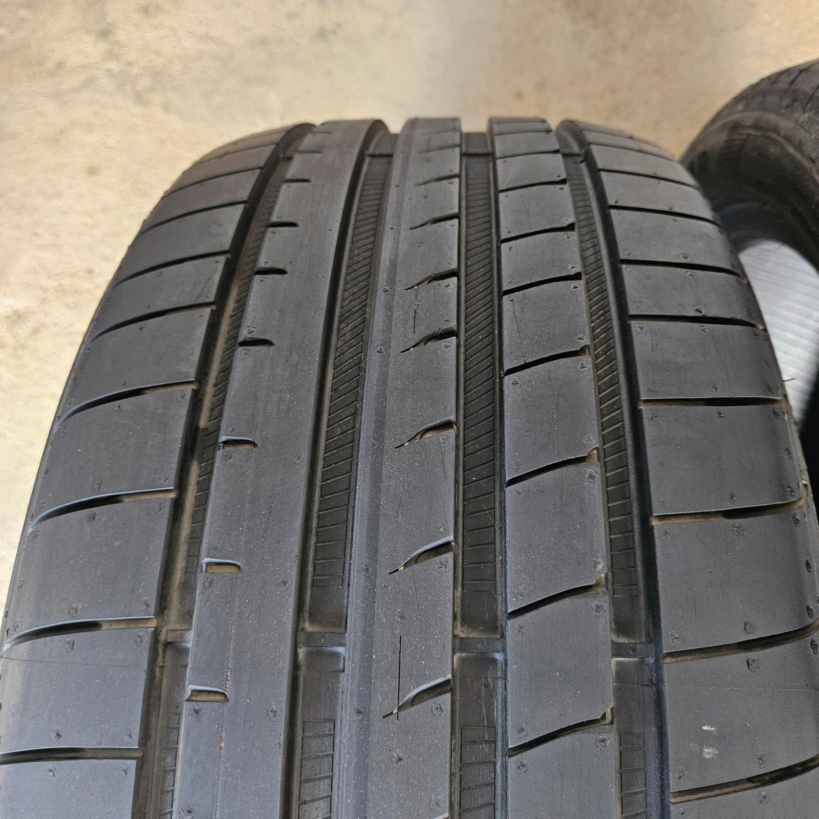  255/40R18 | Mobile.bg   4