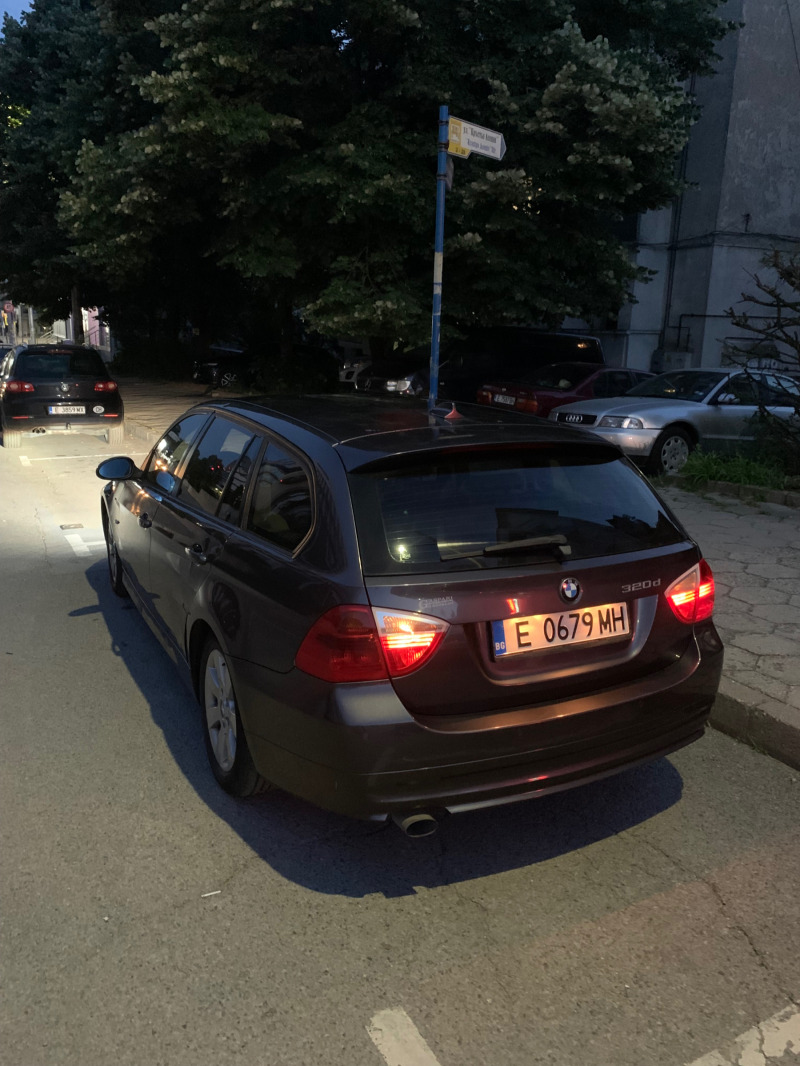 BMW 320, снимка 3 - Автомобили и джипове - 45965378